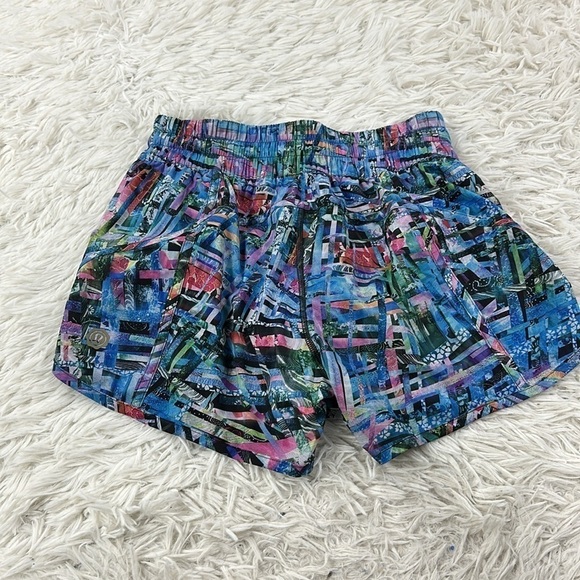 Lululemon SeaWheeze 2018 Tracker Shorts - Picture 4 of 4